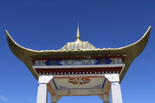 中式飞檐建筑一角