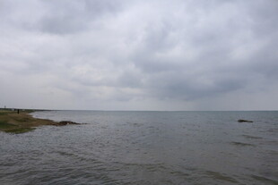 阴天海边景色