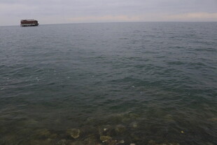 海上孤舟 辽阔海面景象