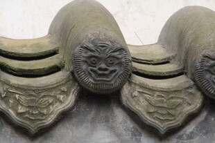 中式古建筑屋脊神兽瓦片
