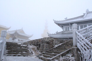 雪覆古建 尽显静谧之美