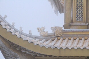 中式古建筑屋檐精美一角