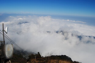 高山云海壮丽景观