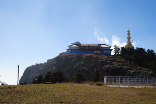 山顶古建筑景观