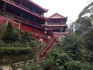 山间红墙古建 景致清幽
