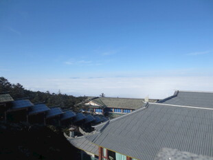 中式屋顶景观 蓝天相伴