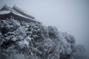 雪覆古建 尽显静谧之美