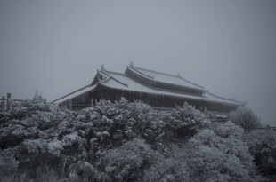 雪覆古建筑 尽显静谧之美