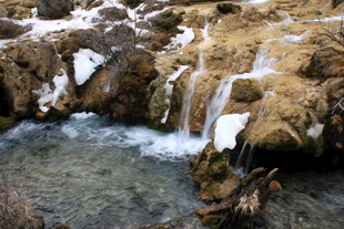 山间冰雪融水小瀑布