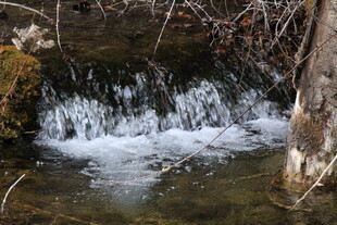 山间小溪流水景观