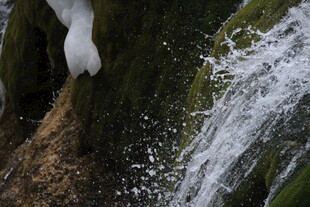山间飞瀑 灵动自然之景
