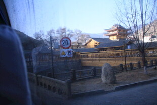 窗外日式建筑风景