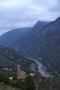 山间河谷风景图