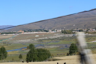 山间开阔田园风光景色