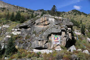 山间奇特岩石景观