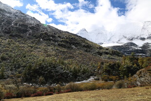 壮丽山景 云雾缭绕的自然美