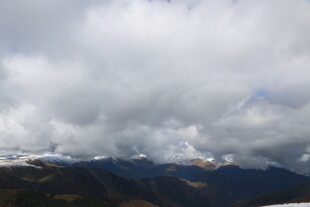 山间云海壮丽景观