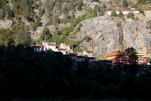 山间藏式建筑景观