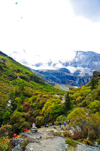 山间小径 邂逅秀丽自然景观