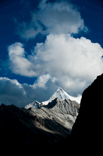 雪山蓝天壮丽风光