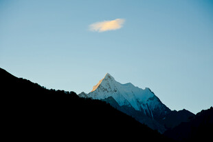 雪山之巅的壮丽景致