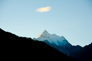 雪山之巅的壮丽景致