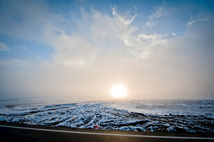 海边日出雪景壮丽景观