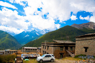 藏区山村风光与民居