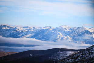 壮丽雪山云海景观