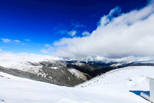雪山蓝天壮丽自然风光