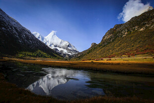雪山湖泊壮丽自然风光
