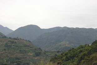 青山连绵的自然景致