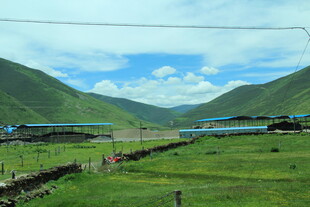 草原上的铁路风景