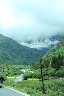 山间公路骑行美景
