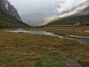 山间草原河流自然美景