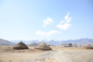 沙漠中的古老神秘建筑