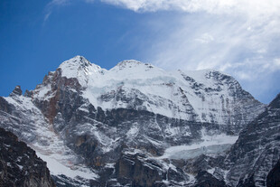 巍峨雪山壮丽风光