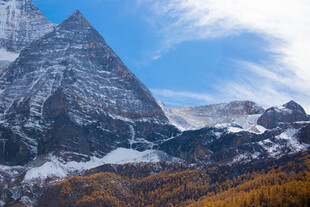 雪山秋景壮丽风光