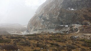 山间雾景 朦胧自然风貌