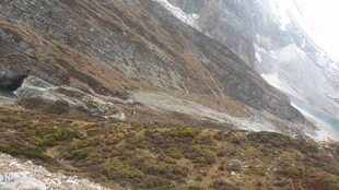 山间景致 云雾缭绕的山谷