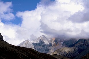 壮丽山间云海景观