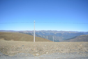 旷野中的孤杆与远山