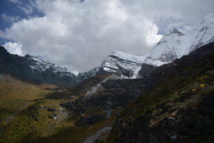雪山山谷壮丽景观 稻城亚丁