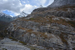 壮丽山景 岩石与天空交织