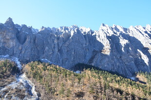 壮丽巍峨的高山景观