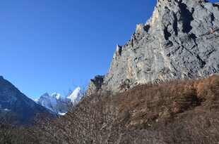 巍峨壮丽的高山景致