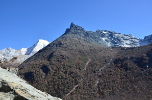 巍峨壮丽的雪山山脉