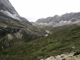 山间绿野 壮美山峦景色