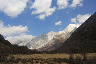 壮丽雪山山谷风景图