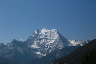 巍峨雪山壮丽景致